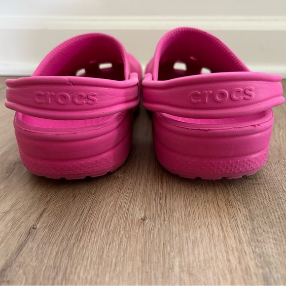 Women’s Hot Pink Crocs | Size 8 | Barbie Pink | A04 - Picture 2 of 7